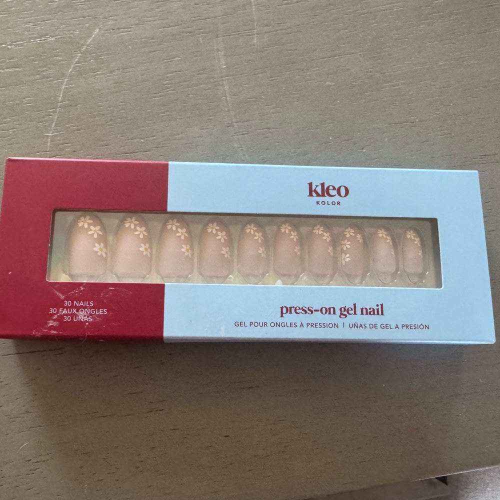 2 sets of Kleo Color Nails. 1 press on. 1 LED set
